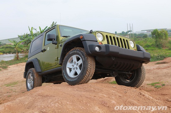 Thử sức xe địa hình chuyên nghiệp Jeep Wrangler Rubicon